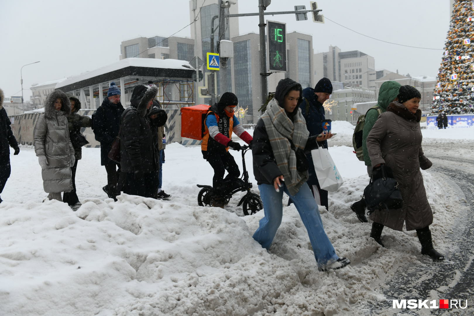 Москву засыпает снегом сегодня