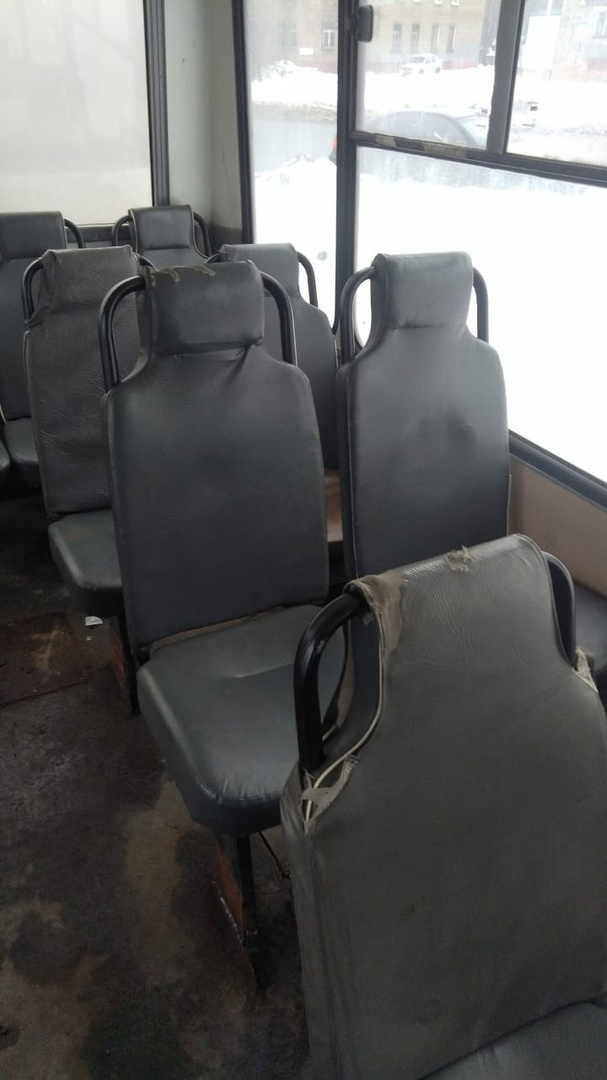 В автобусе «ПитерАвто» приварили обратно отвалившиеся сиденья