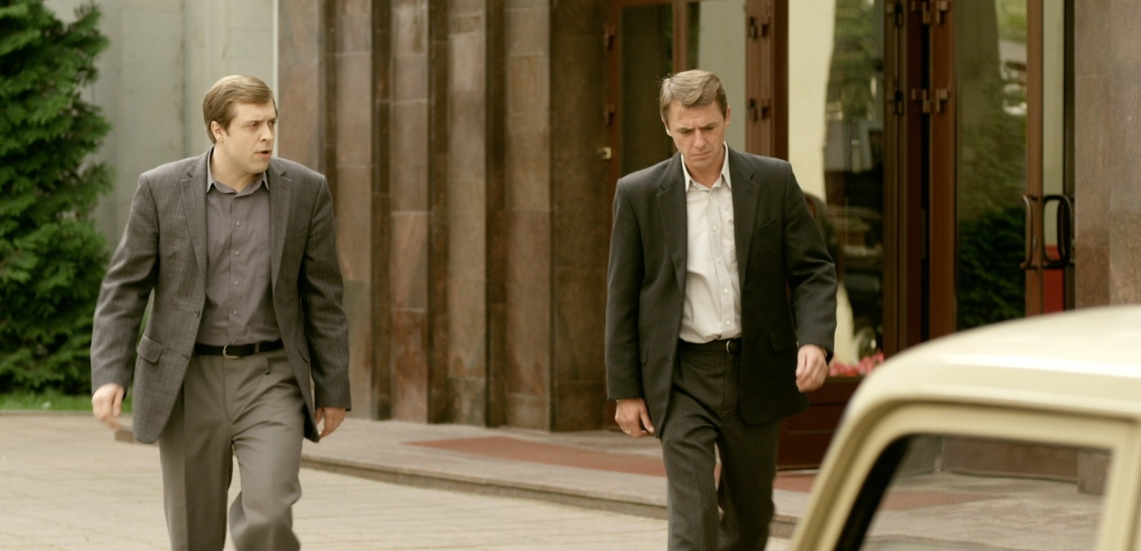 Игорь Петренко (справа) сыграл в сериале роль военного-контрразведчика Андрея Николаева