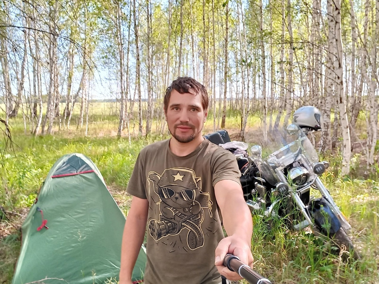 Сергей мог отправиться в дальний путь на мотоцикле, захватив с собой палатку