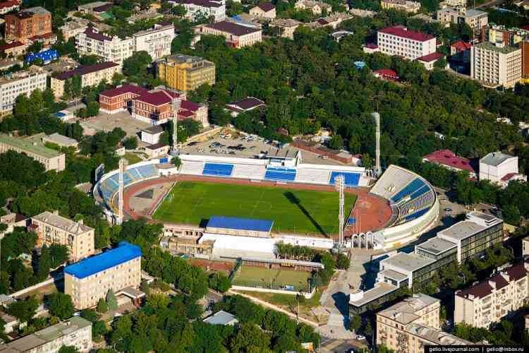 Центральный стадион Новороссийска находится на улице <nobr class="_">Советов, 55</nobr>