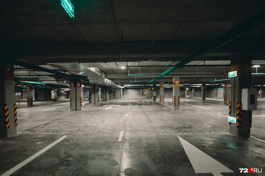 Этот двухуровневый паркинг рассчитан на 289 машино-мест. Въезд находится со стороны улицы Механической