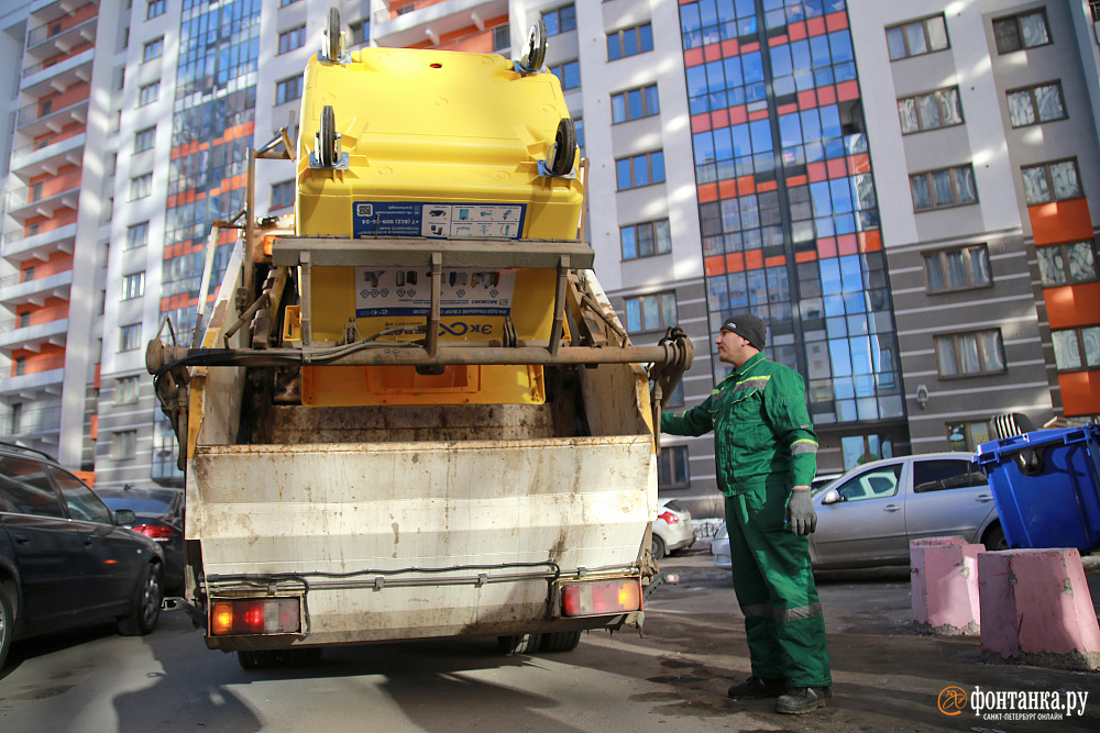 Женщинами не вывезем. Мобилизация в Петербурге высаживает водителей из мусоровозов