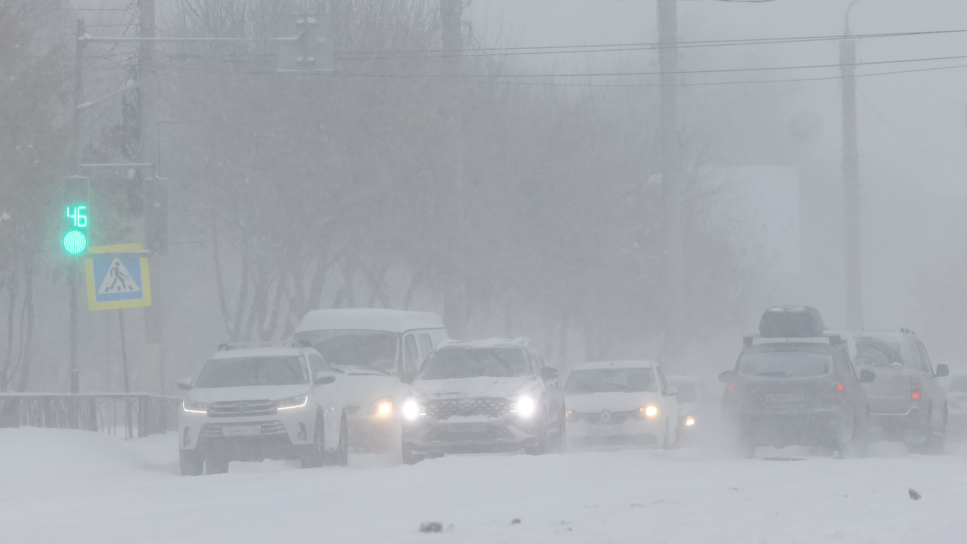 Пробки и космические цены на такси: на Магнитогорск обрушился снегопад