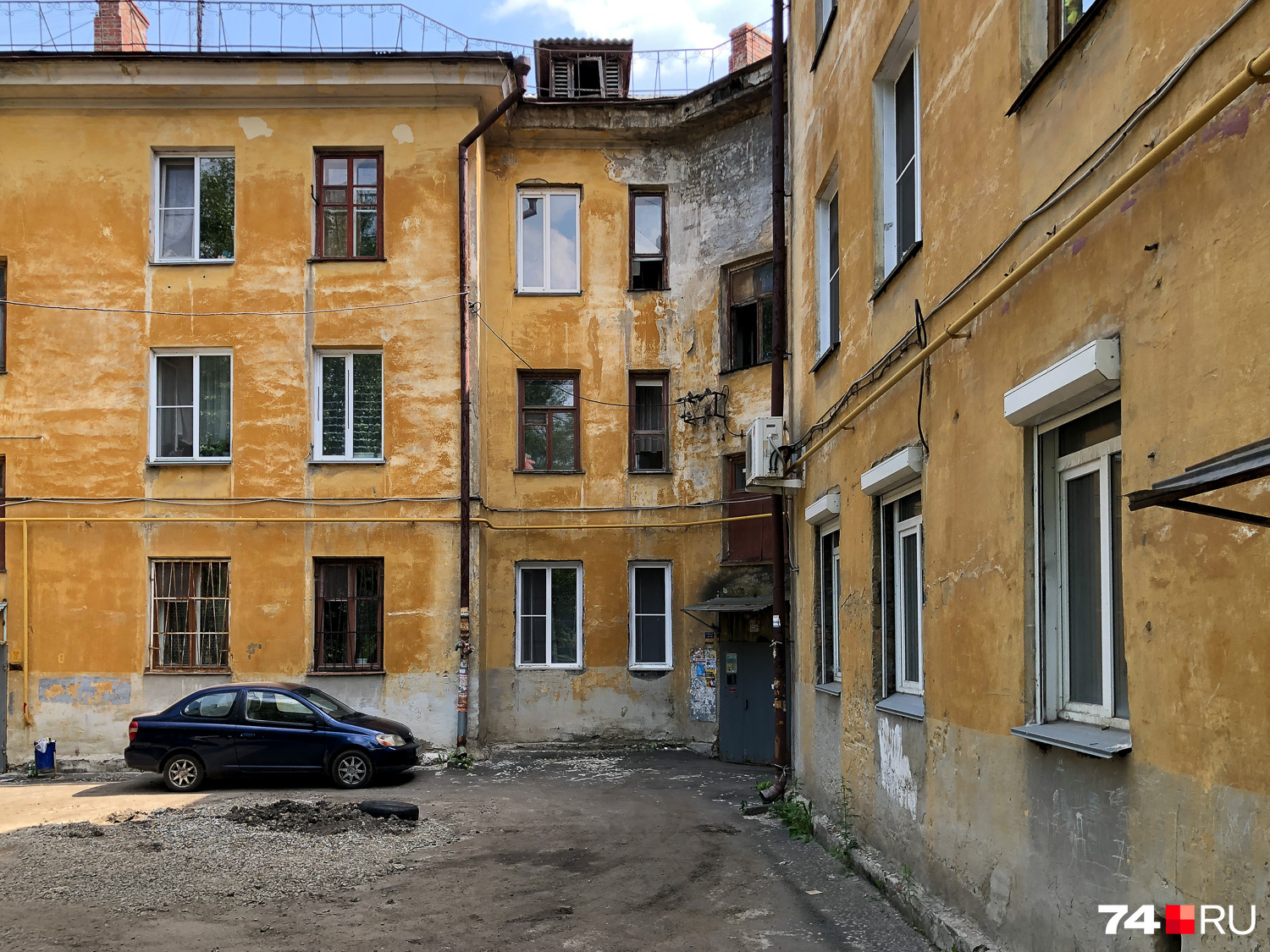Старые дворы в Ленинском не такие атмосферные, как на ЧТЗ или в Металлургическом, которые были в <a href="https://74.ru/text/theme/27056/" class="_ io-leave-page" target="_blank">прошлых выпусках</a>. Наверное, и правильно, что кварталы расселяют Старые дворы в Ленинском не такие атмосферные, как на ЧТЗ или в Металлургическом, которые были в <a href="https://74.ru/text/theme/27056/" class="_ io-leave-page" target="_blank">прошлых выпусках</a>. Наверное, и правильно, что кварталы расселяют