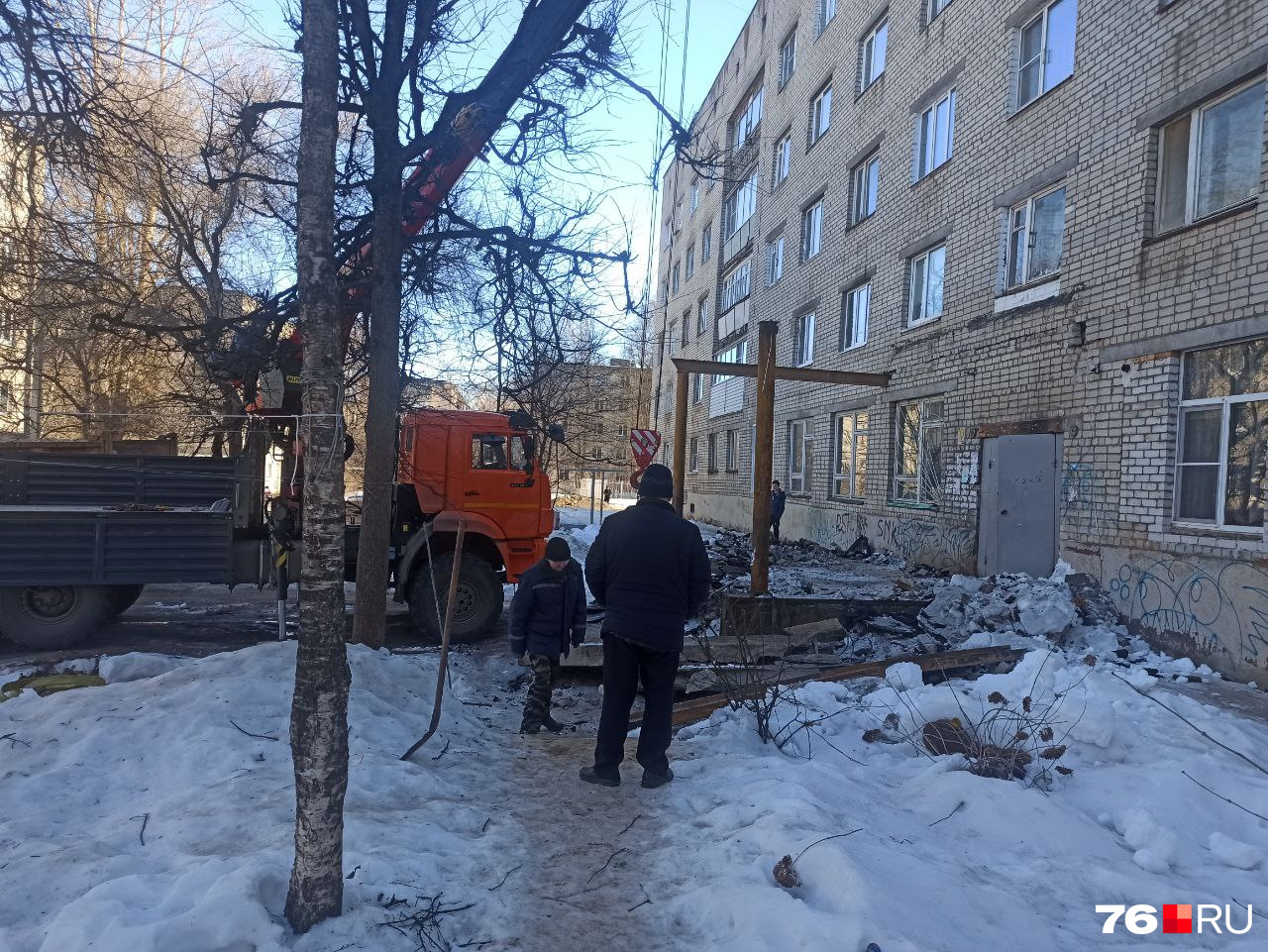 в челябинском общежитии обрушилась стена. обрушение стены в челябинском общежитие. обрушилось общежитие. обрушение дома на двинской улице в петербурге. обрушение общежития.