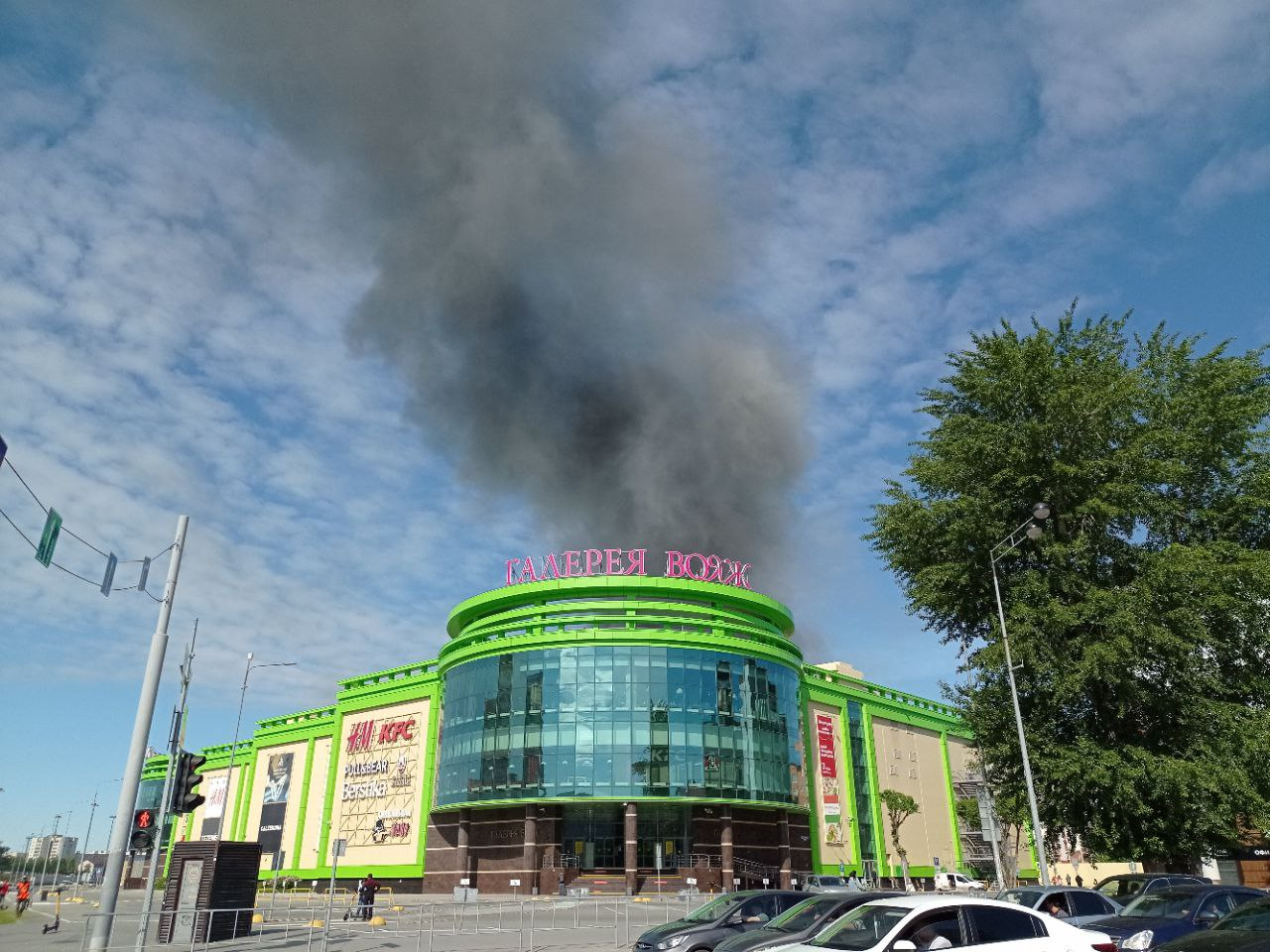 Всегда здесь тюмень. Галерея Вояж Тюмень пожар. Пожар в ТЦ Тюмени. Т.Ц пожар Тюмень. Загорелся торговый центр.