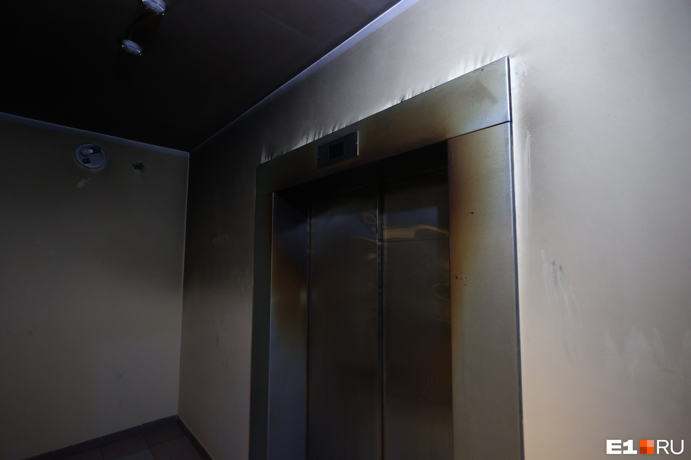 Чтобы отремонтировать лифт, нужно общее собрание жильцов дома, а еще их согласие. По одному из двух подъемников решение чинить уже принято