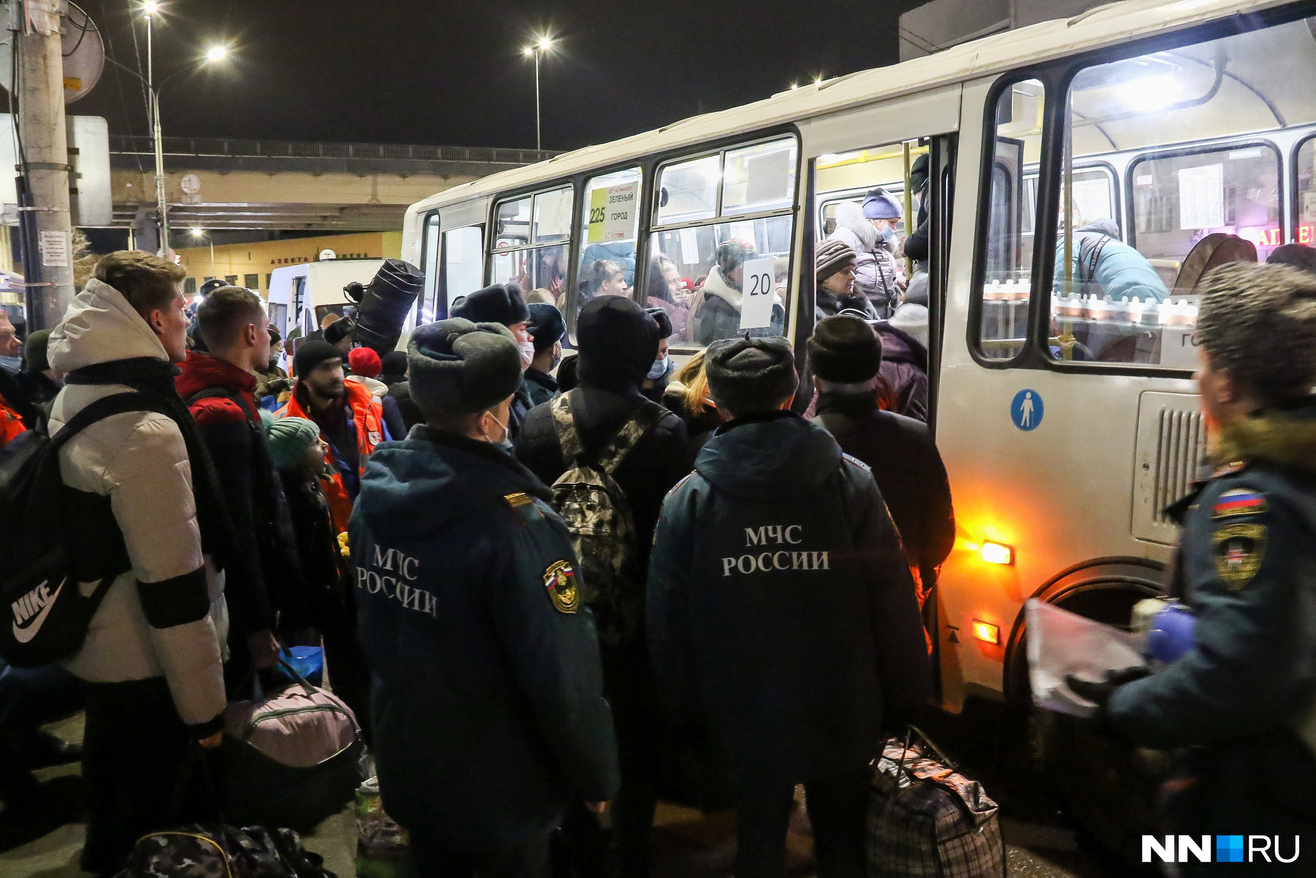 Нижний приезд. Мариуполь беженцы. Беженцы из Донбасса прибыли в Нижегородскую область. Беженцы из Мариуполя 2022. Мариуполь 2023.