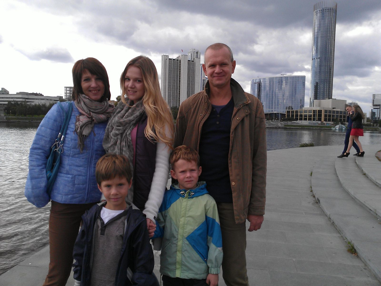 Вячеслав и Инна с дочкой и сыновьями