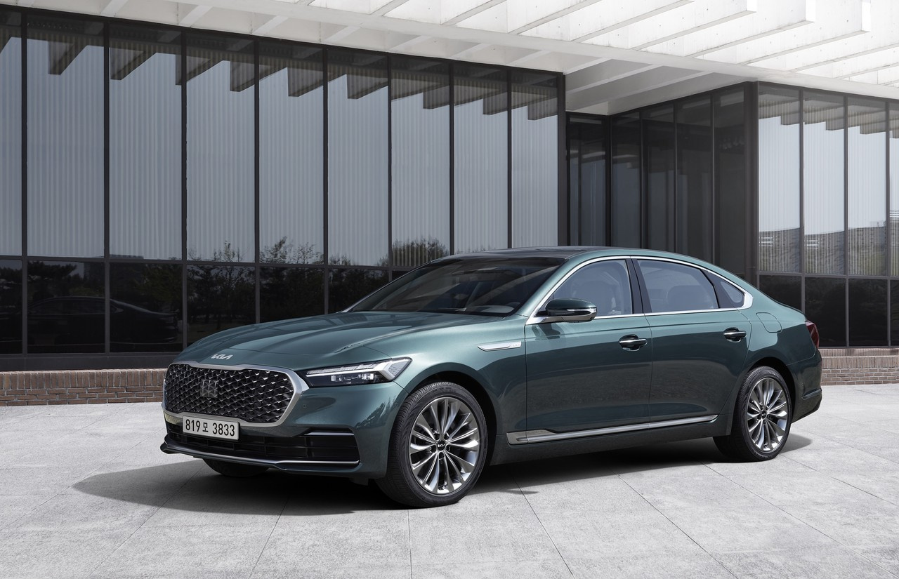 KIA K9 ранее был известен как K900, а его предшественник продавался под именем Quoris. Это автомобиль представительского класса, который, видимо, заменит BMW 7 и Mercedes-Benz S-класса KIA K9 ранее был известен как K900, а его предшественник продавался под именем Quoris. Это автомобиль представительского класса, который, видимо, заменит BMW 7 и Mercedes-Benz S-класса
