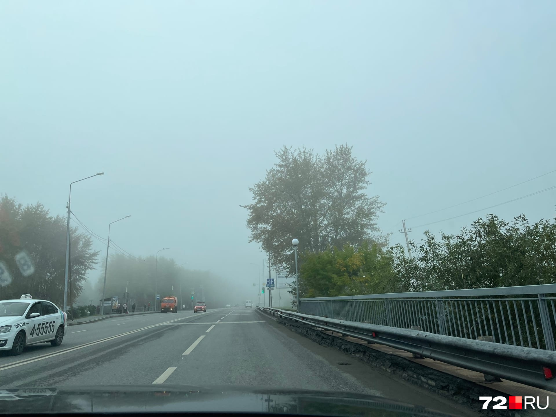 Автомобилисты тоже столкнулись с плохой видимостью Автомобилисты тоже столкнулись с плохой видимостью
