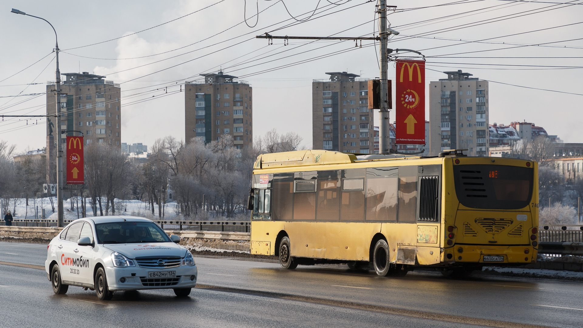 Волгоград 55 автобус на сегодня. Полный автобус. Полная маршрутка. Волжский-Волгоград» четверо пассажиров автобуса №123 «.