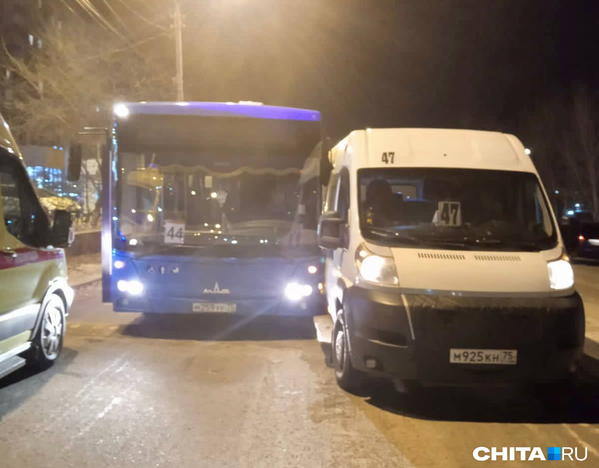 Маршрутка столкнулась с автобусом в Чите