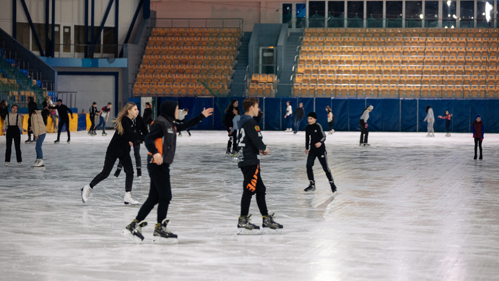 Активные каникулы: где можно покататься на коньках в Кемерове