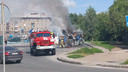 Автокран загорелся на Пархоменко — от него поднялся столб густого дыма