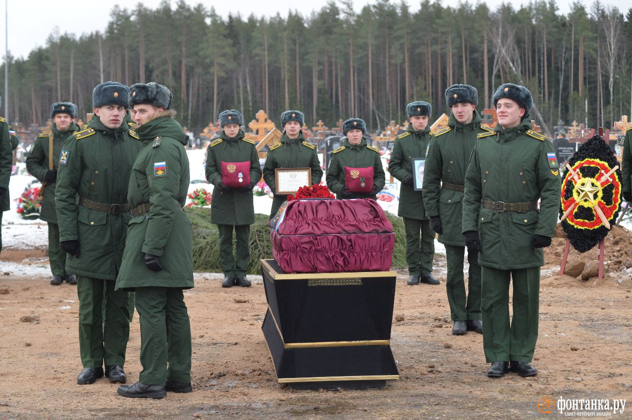 На Белоостровском кладбище с почестями похоронили бывшего заключенного-бойца ЧВК