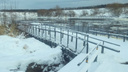 «Зимник для нас — дорога жизни»: пообщались с пенсионерами, которые остались без моста через Емцу
