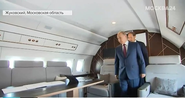 Путин и Мантуров — в лимузине на крыльях