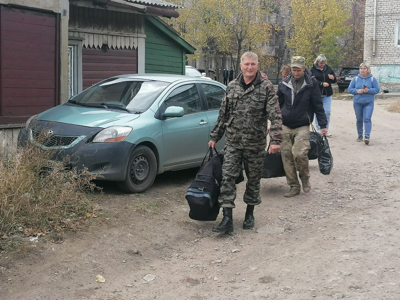 В военкомате Хилокского района собрались родные, друзья и коллеги Сергея В военкомате Хилокского района собрались родные, друзья и коллеги Сергея