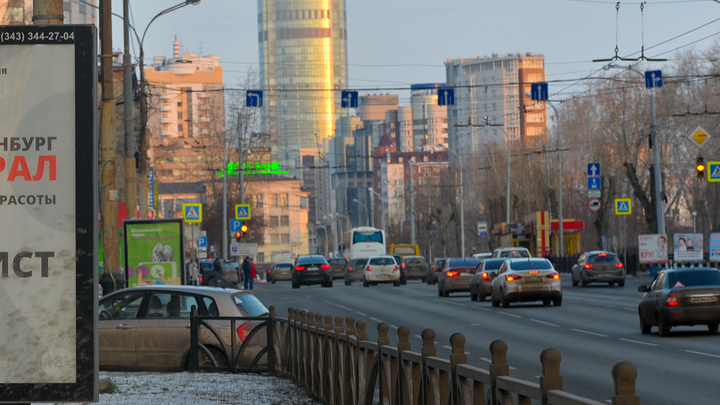 В Екатеринбурге дорожникам разрешили ремонтировать улицу в центре. Работы начнутся в конце весны