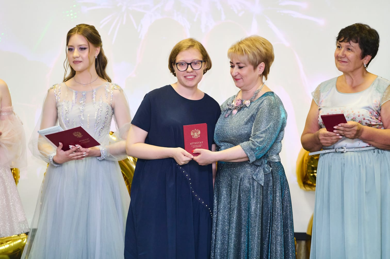 Ульяна Чернышева окончила школу с золотой медалью