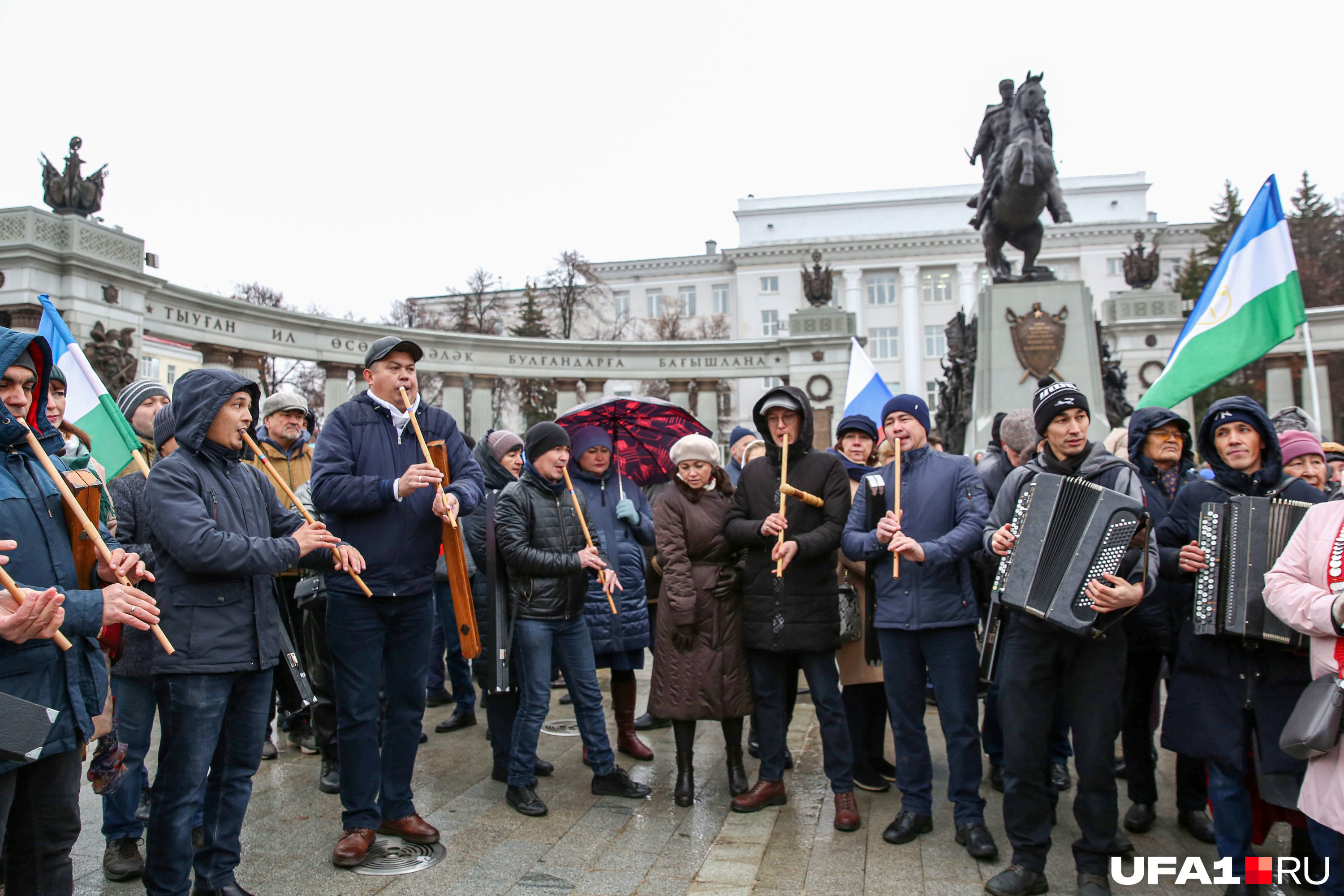 Проводы «шаймуратовцев» на Советской площади, 10 ноября