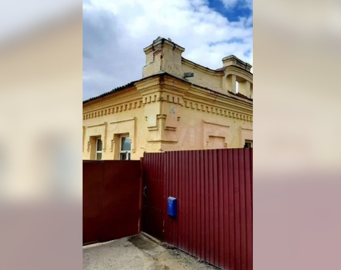 Въезд во двор есть с двух сторон — с Амурской и 9 Января Въезд во двор есть с двух сторон — с Амурской и 9 Января