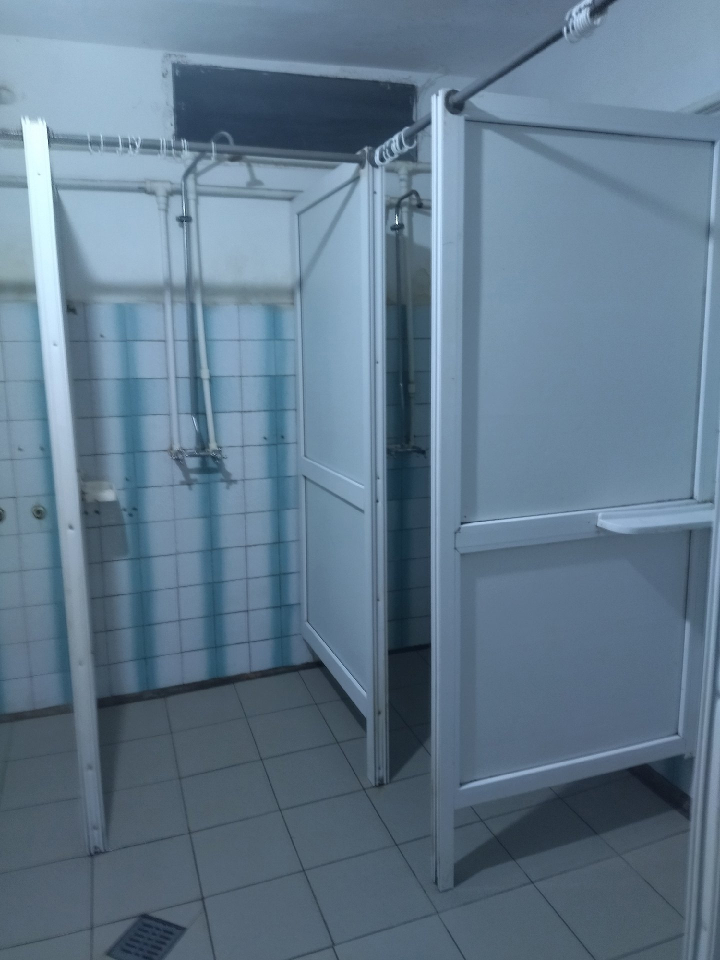 Порно видео девушки общежитие душ