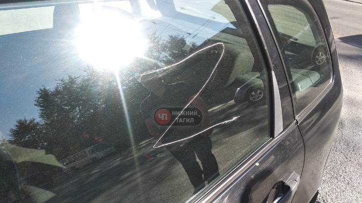 В Нижнем Тагиле вандалы нацарапали букву Z на машине с патриотической наклейкой