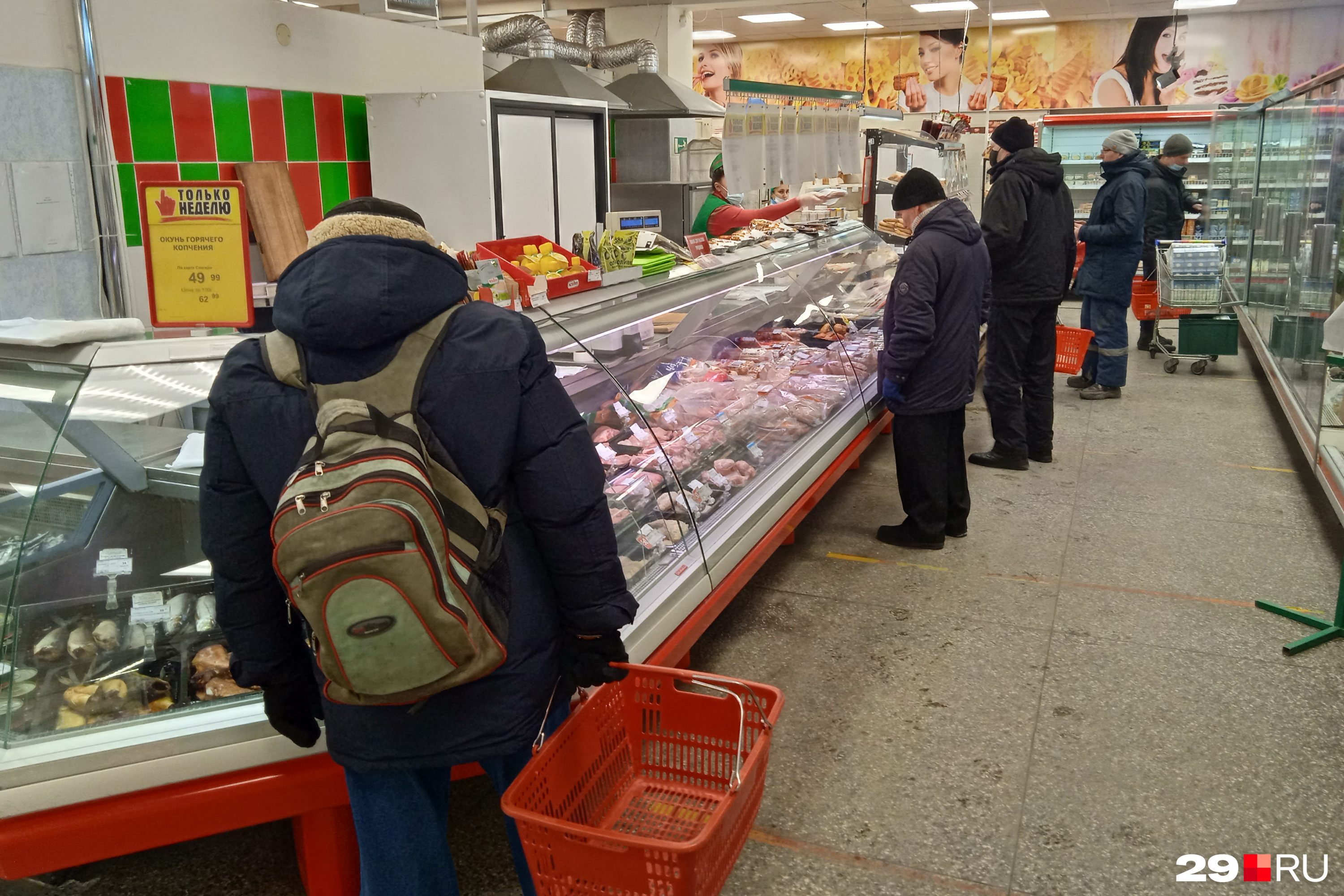 Покупателей в «Петровском» волнует не только сахарный песок, но и колбасы