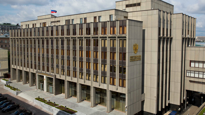 Совфед одобрил закон об упрощенном предоставлении российского гражданства иностранцам-контрактникам