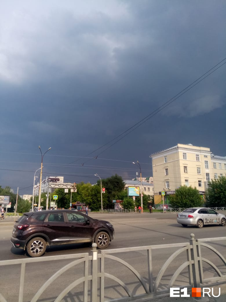 В центр пришла гроза В центр пришла гроза