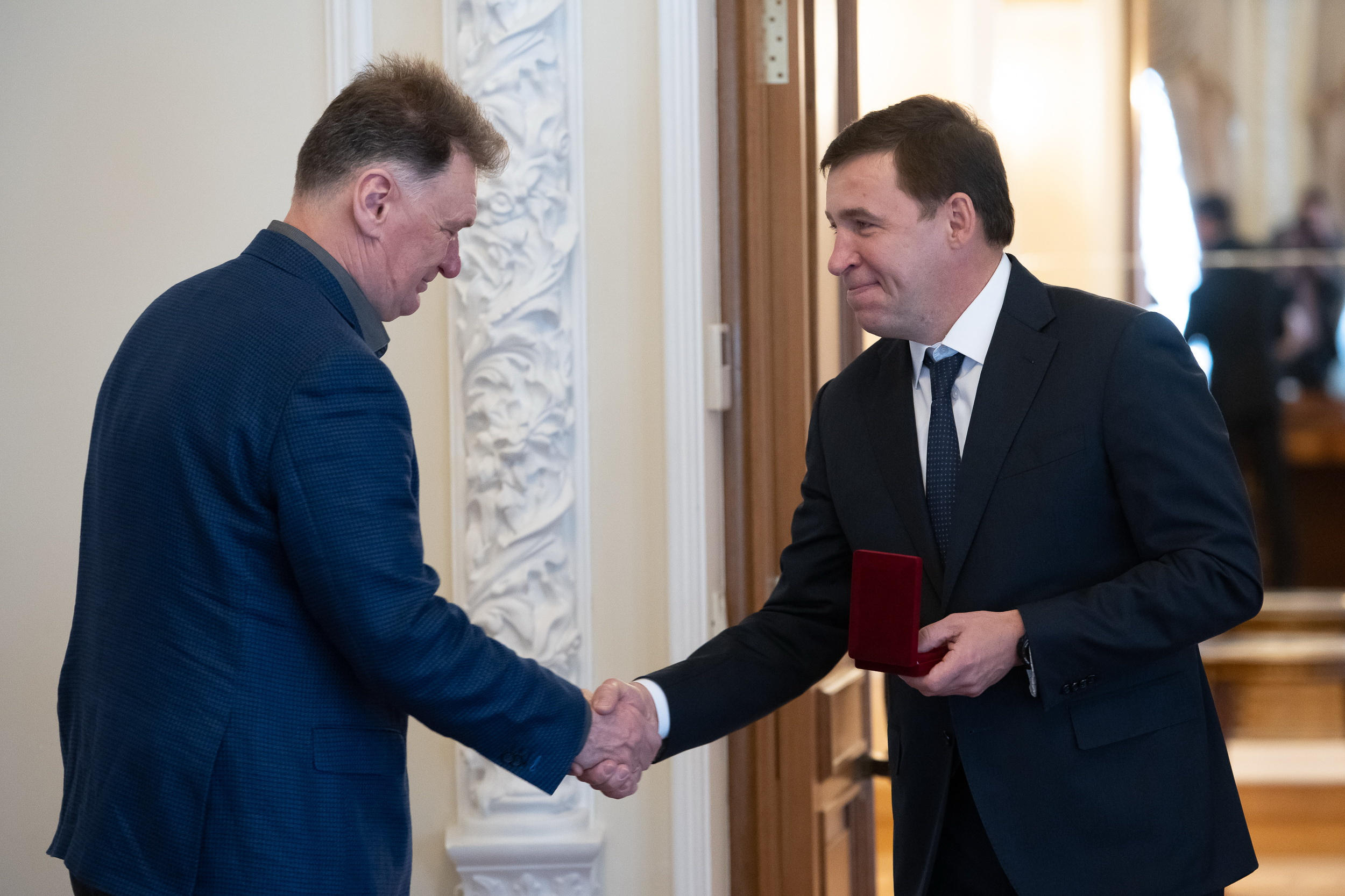 Тренеру Михаилу Шашилову губернатор вручил знак отличия «Спортивная доблесть» Тренеру Михаилу Шашилову губернатор вручил знак отличия «Спортивная доблесть»