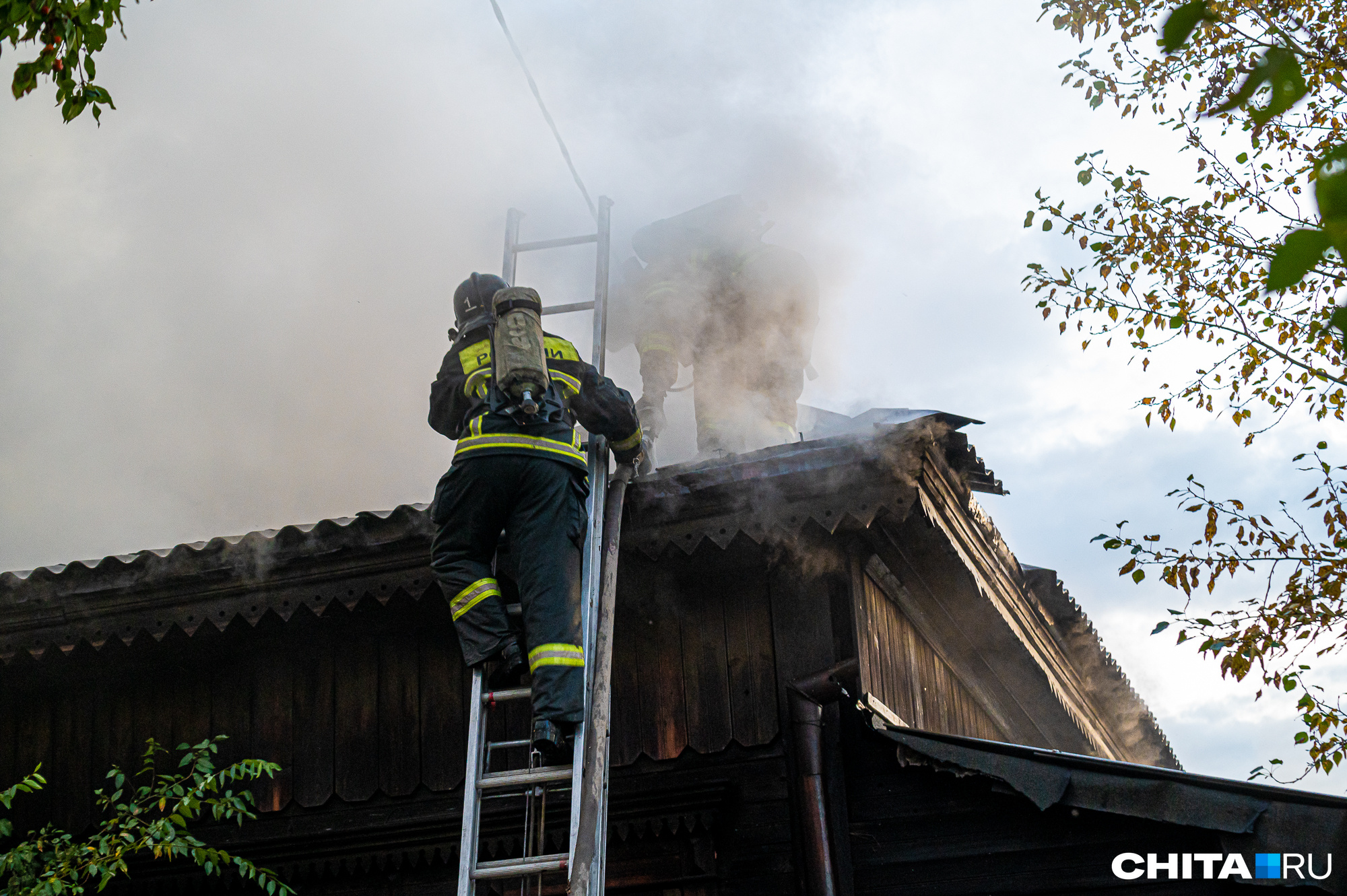 Пожарные спасли женщину из горящего дома в Забайкалье