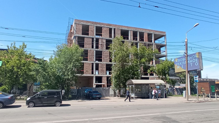 Стройка офисного здания скандальной компании возле «Гагарина» затянулась из-за роста цен на стройматериалы