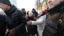 Отправят обращение губернатору: новосибирцы вышли на акцию против повышения тарифов ЖКХ — фоторепортаж