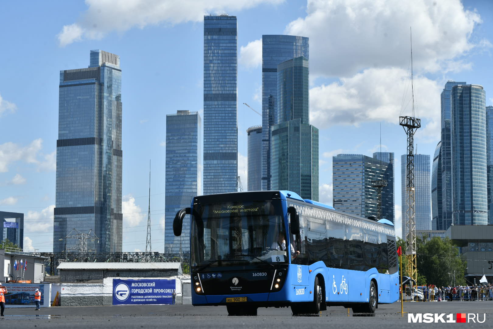 Автобусный терминал метро. Москва сити общественный транспорт. Московский транспорт автобусы китай город. Электробус москва. Экскурсии по москве на автобусах city sightseeing moscow.
