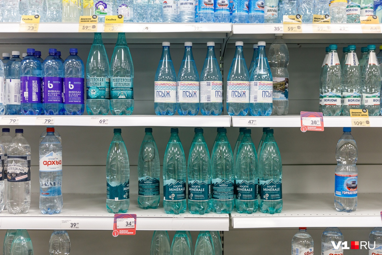 Воду без газа пока еще можно найти в больших супермаркетах