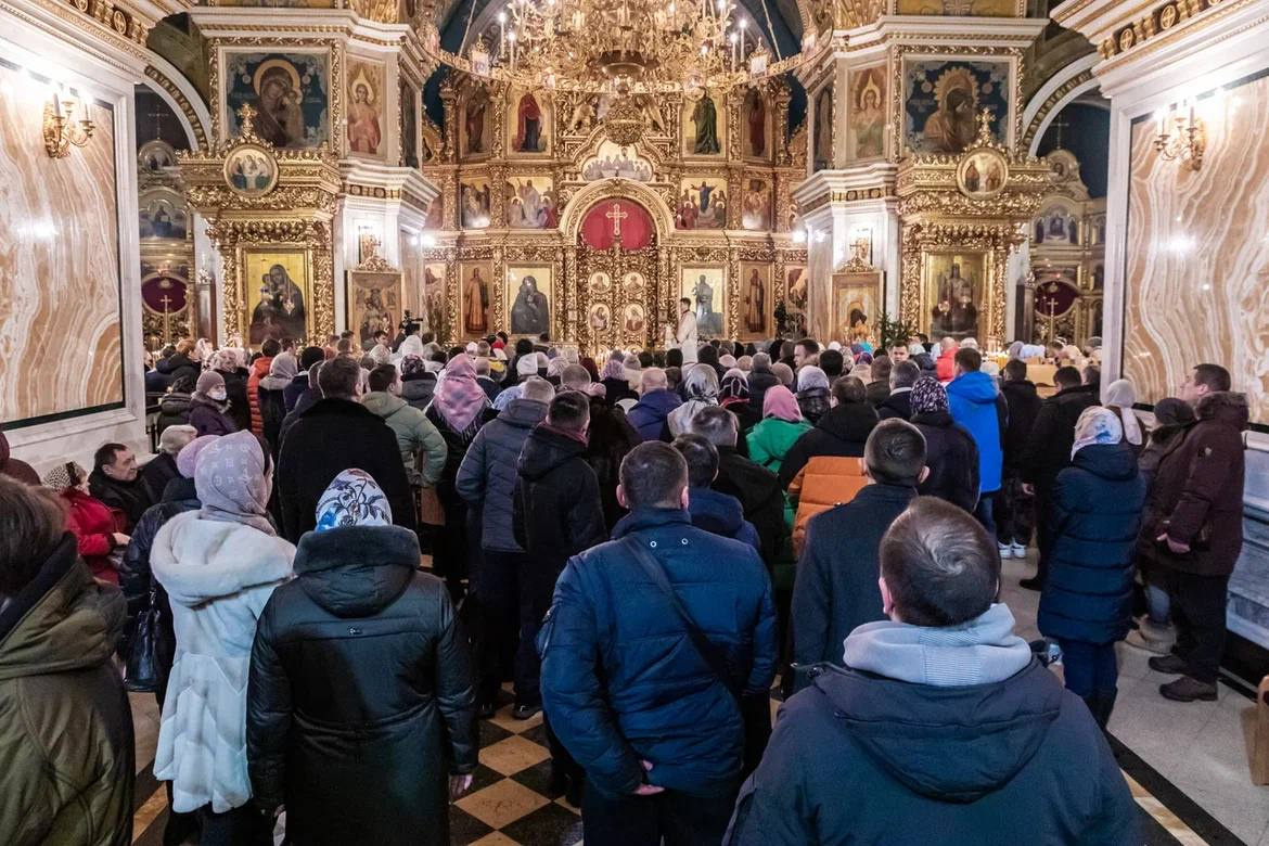 Служба в церкви на Рождество