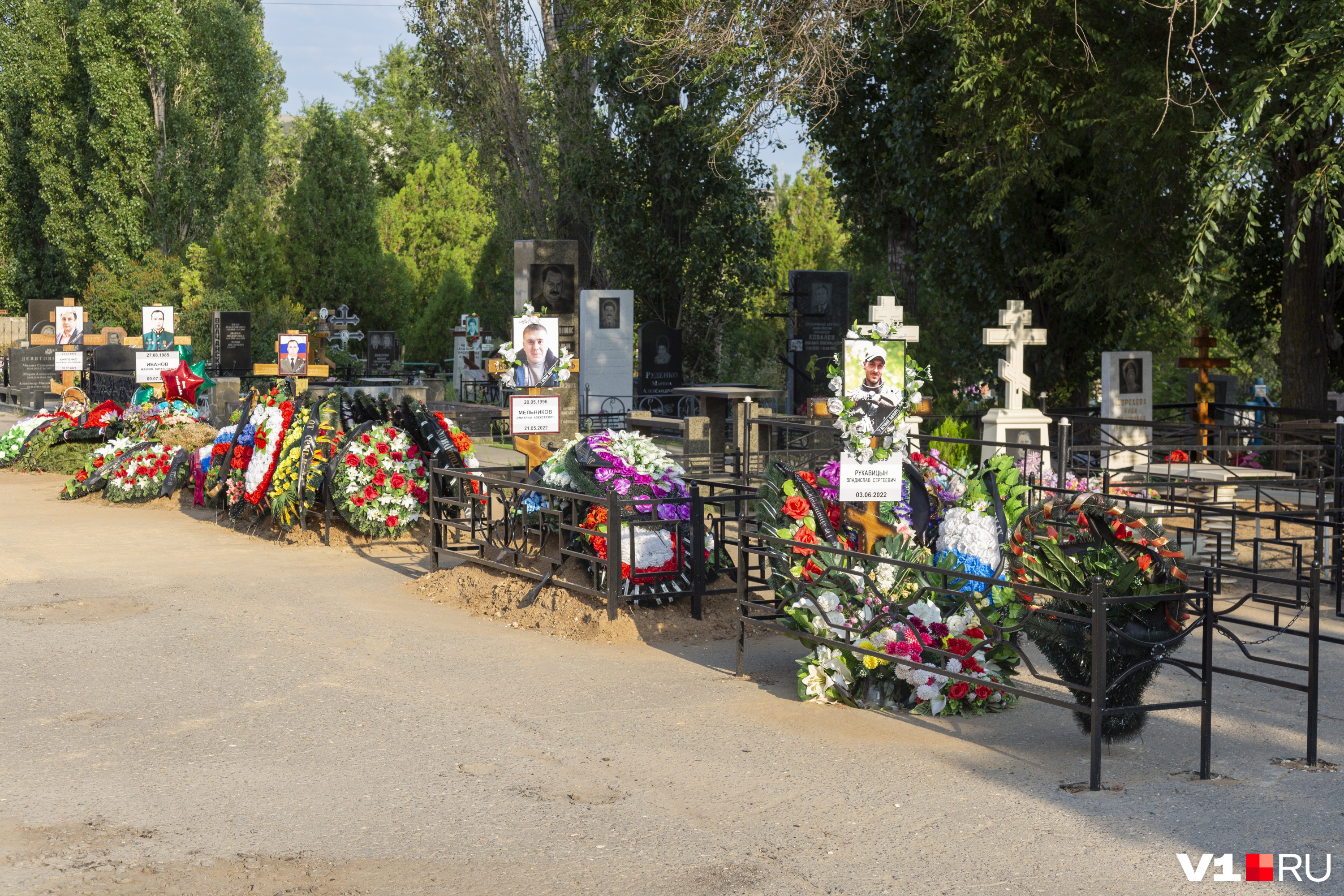 Похоронили политтехнолога и офицера в ряду погибших участников спецоперации на Украине