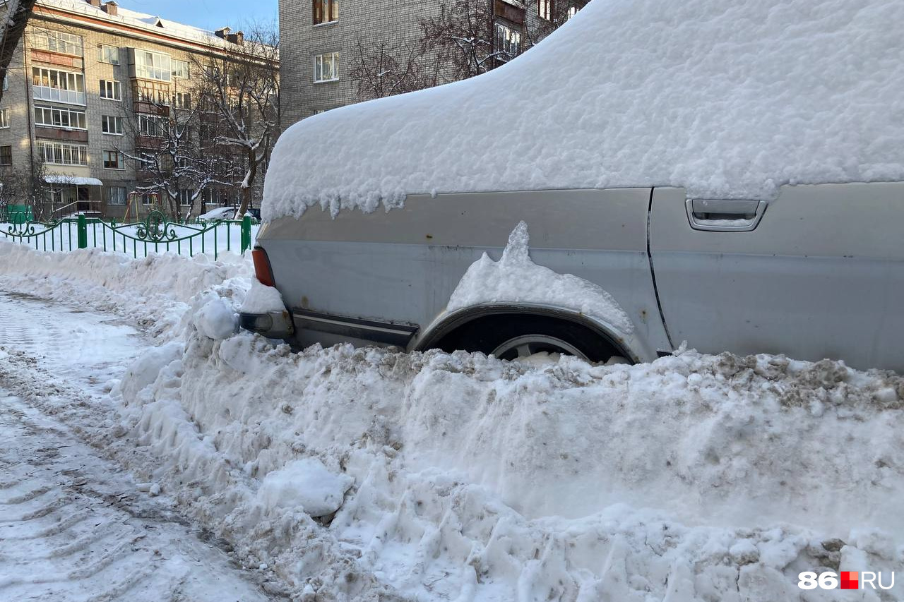 Газель буксует в снегу