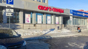 «Забрали единственную парковку»: магазин в центре Челябинска потерял клиентов из-за дорожного знака