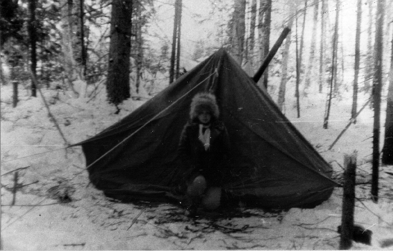 Лес елок, палатка и <nobr class="_">-52 °С</nobr>. У тюменцев замерзла вся фототехника, кроме «Смены». У «Зенита» шторки осыпались трухой Лес елок, палатка и <nobr class="_">-52 °С</nobr>. У тюменцев замерзла вся фототехника, кроме «Смены». У «Зенита» шторки осыпались трухой
