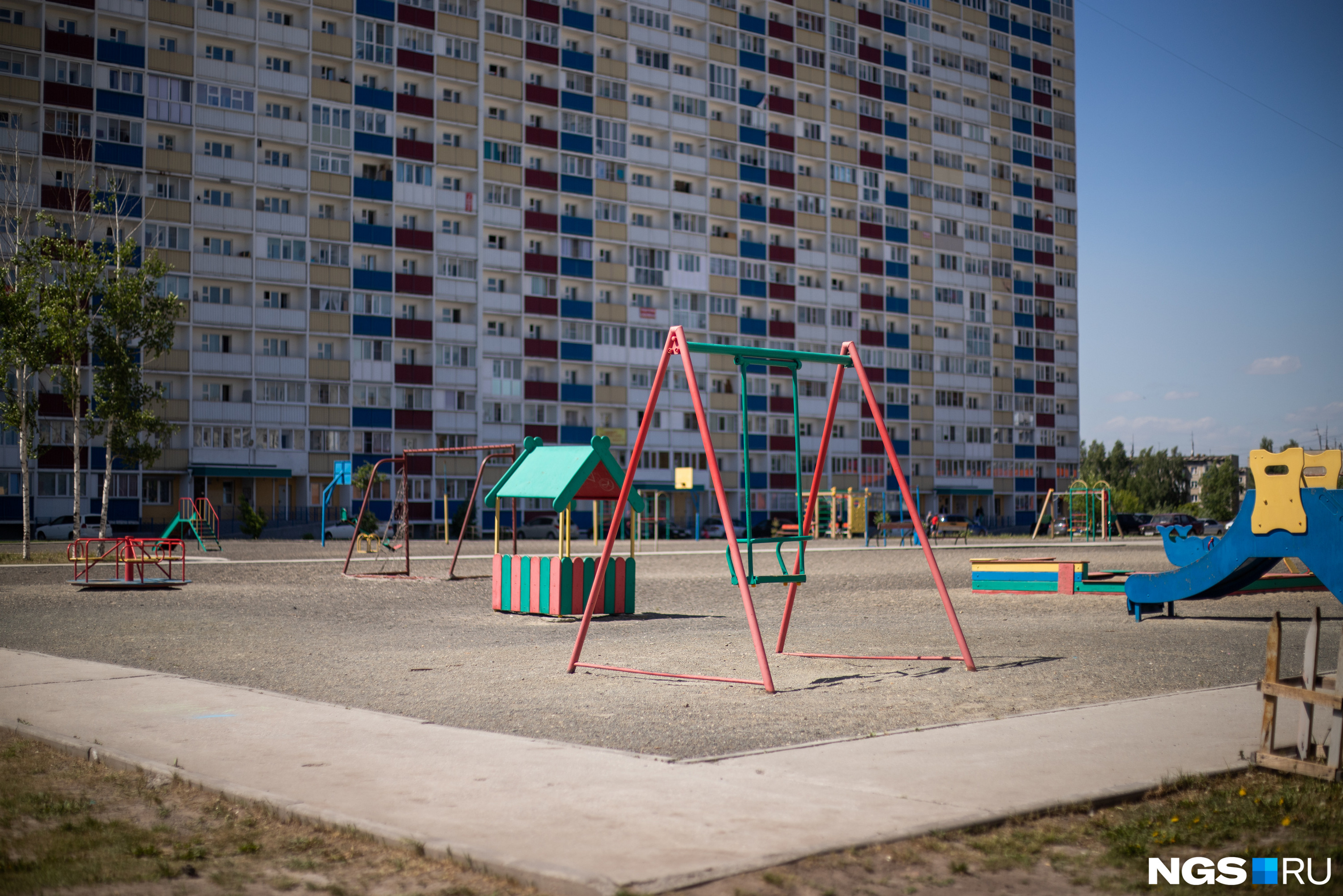 Детские площадки есть почти перед каждой высоткой в «Березовом» Детские площадки есть почти перед каждой высоткой в «Березовом»