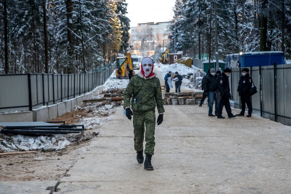 Конфликт между рабочими и активистами в Троицком лесу начался еще в январе 2022 года