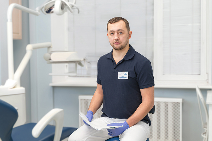 Александр Юрьевич Завада, стоматолог-ортопед  клиники «КосмоСтом»