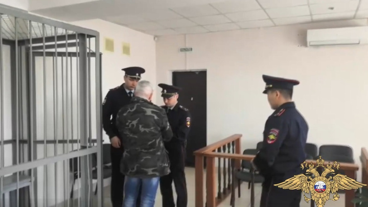 Бывший зам главного пристава УФССП по Иркутской области подозревается в вымогательстве денег с подчиненных