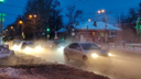 Парит как в бане: на проспекте Кирова перекресток залило водой