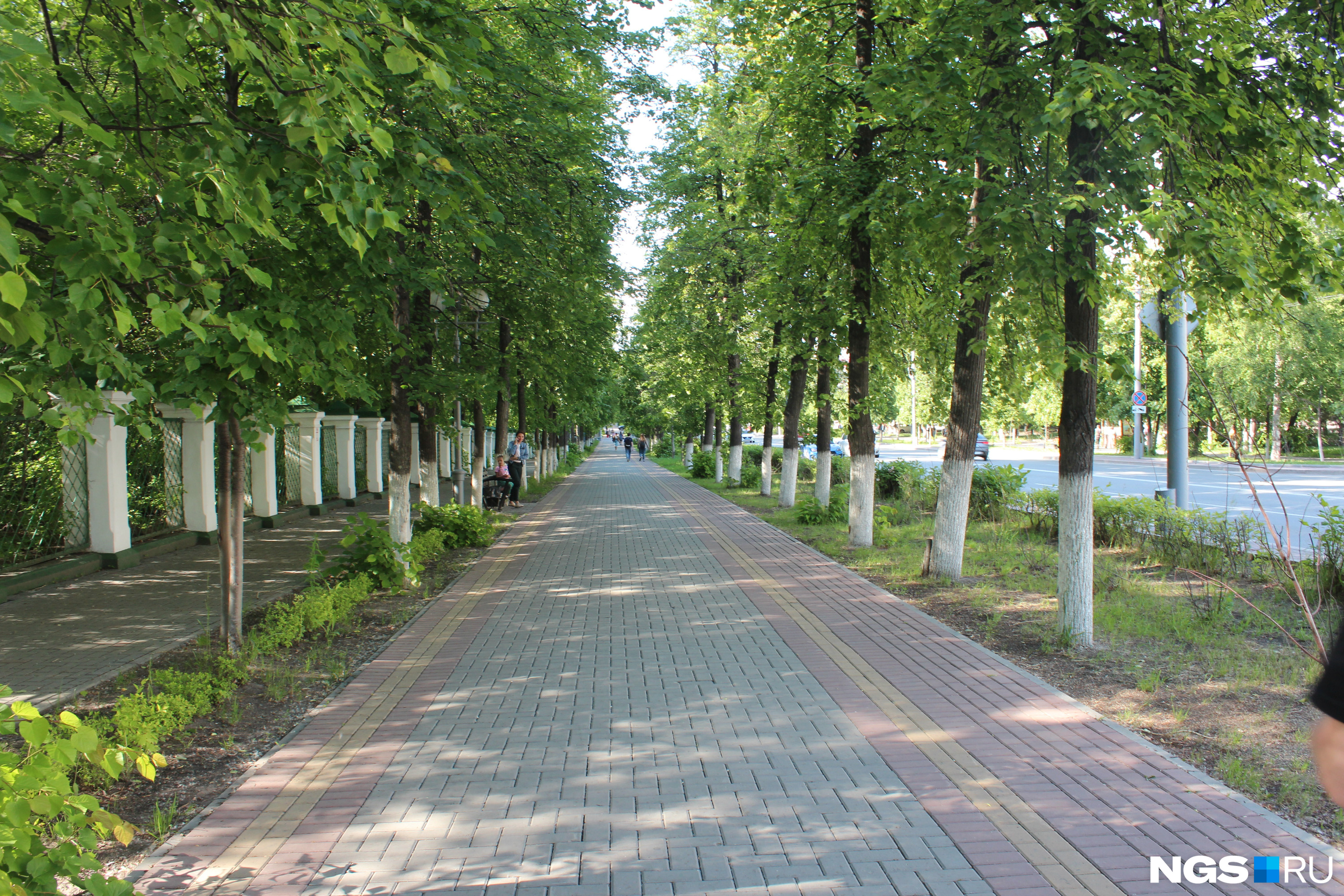 Томск разница. Сквер. Сквер любви в Томске. Мира парк Томск. Нарымский сквер Новосибирск фото 2022.